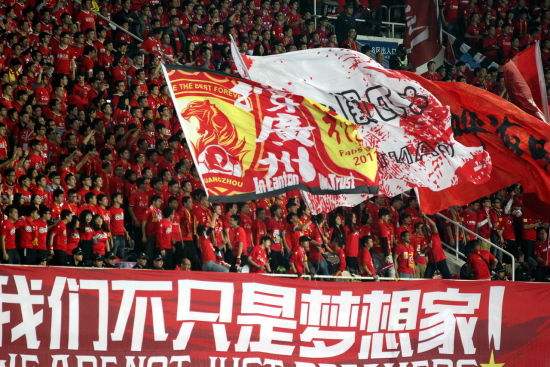 中超靠什么盈利（不降薪是不差钱？来看看中超俱乐部的几大收入来源）