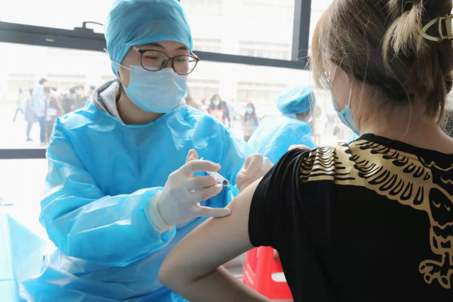 西青区领导深入高校现场检查指导新冠病毒疫苗接种情况