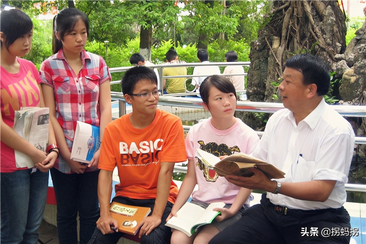 为1.8万名贫困生圆大学梦丨哪怕化缘，也要筹钱让他们走出大山