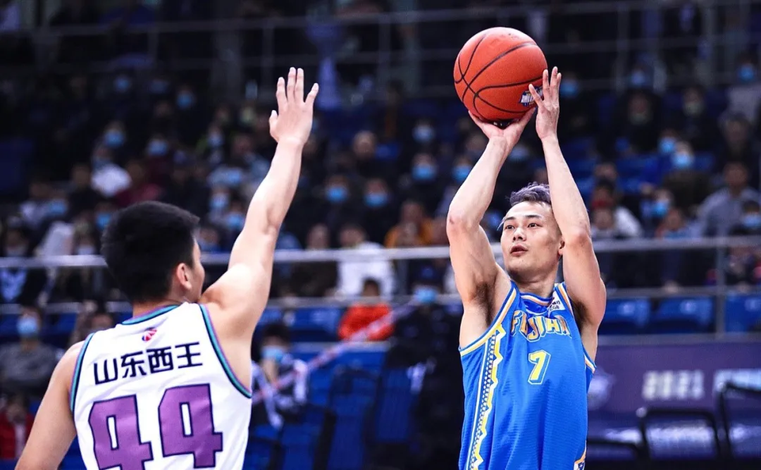 哪些nba球员不敢回国（买机票回国！郭昊文退出NBA选秀！放弃的原因也曝光了）