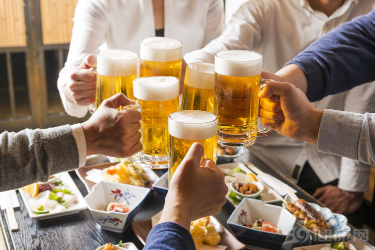 有没有快速解酒的方法？向你坦白：果汁、蜂蜜通通没用！