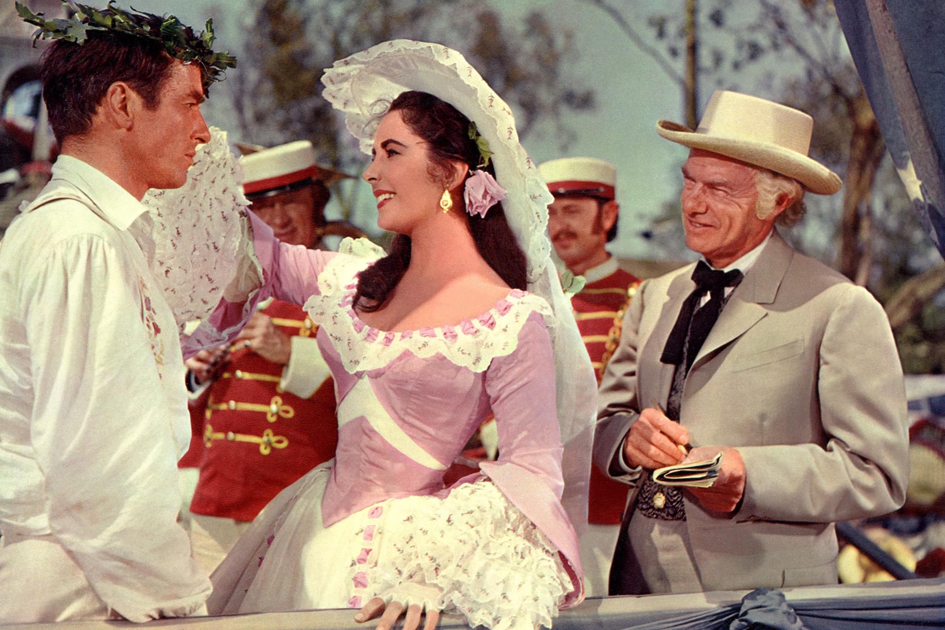 费雯丽和泰勒:一个清雅如百合,一个娇艳似玫瑰,谁更有魅力?