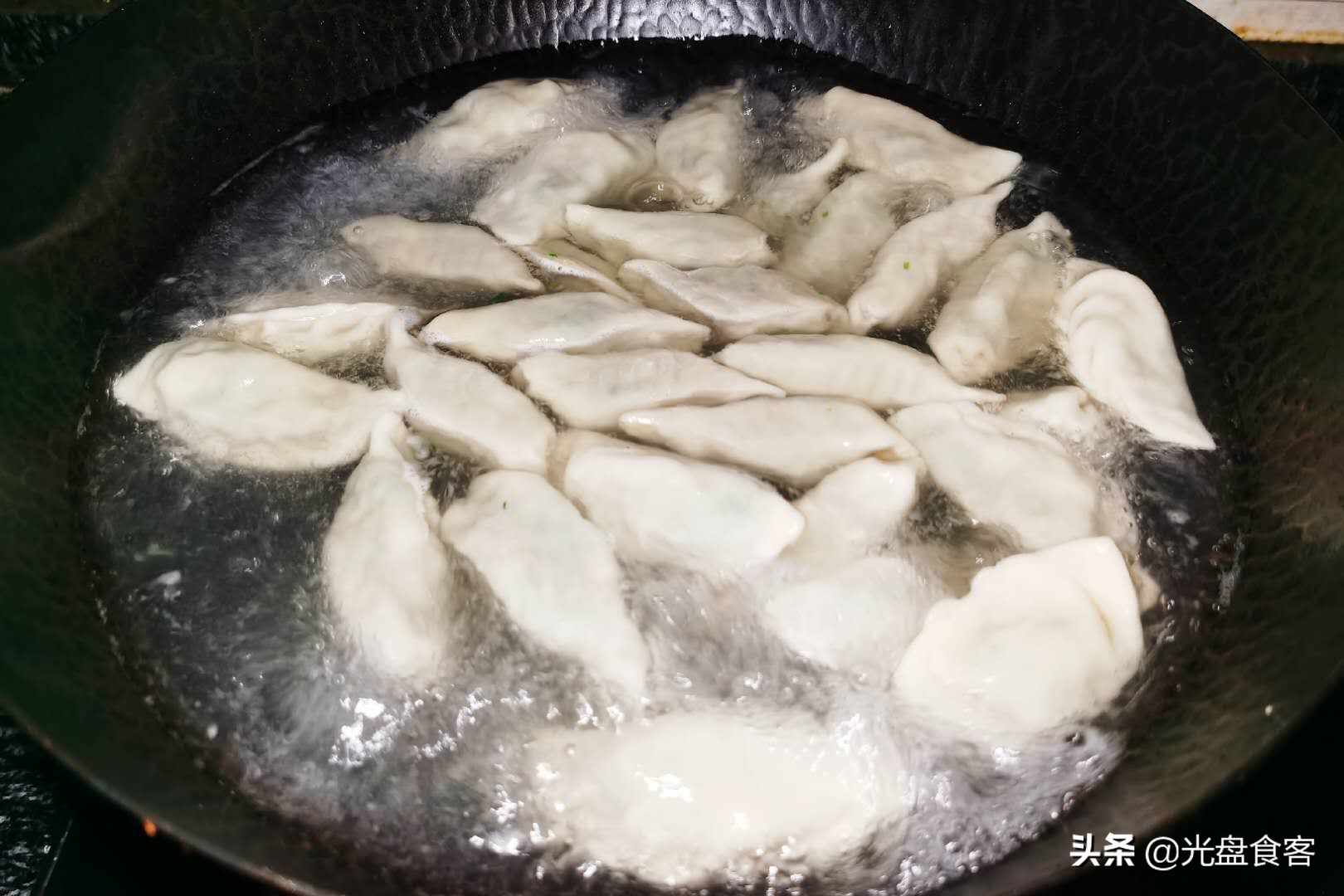 明日立冬，香菜馅饺子，馅香味美，多给家人吃，过冬身体棒