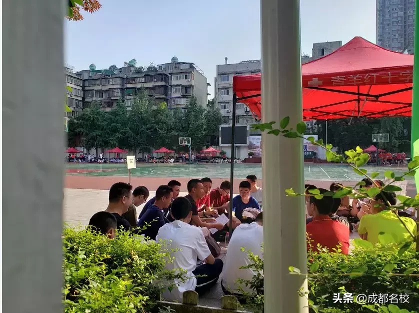 “我的儿子一定能上四七九！”今天，12万考生，决战中考