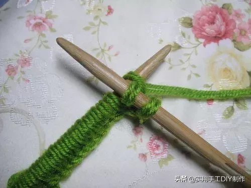 玉米花的织法(「棒针教程」玉米花图案的编织方法，织围巾、毛衣好看！（中文）)