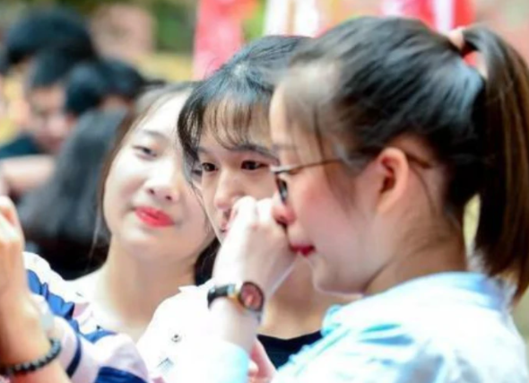 2021年高考文科生太难了，500分也将要读专科，理科生喜大普奔