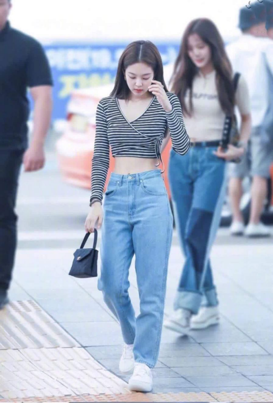 女式c字卫裤图片(jennie果然是团中c位!