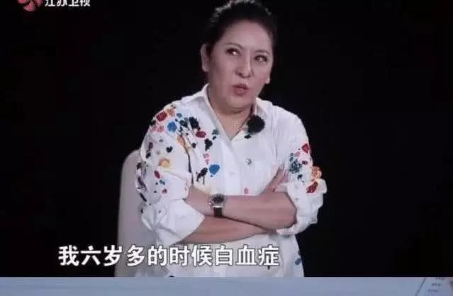 nba球队为什么下跪向华强(影视大佬向华强：让成龙下跪？暴打曾志伟？却被许多明星称恩人)