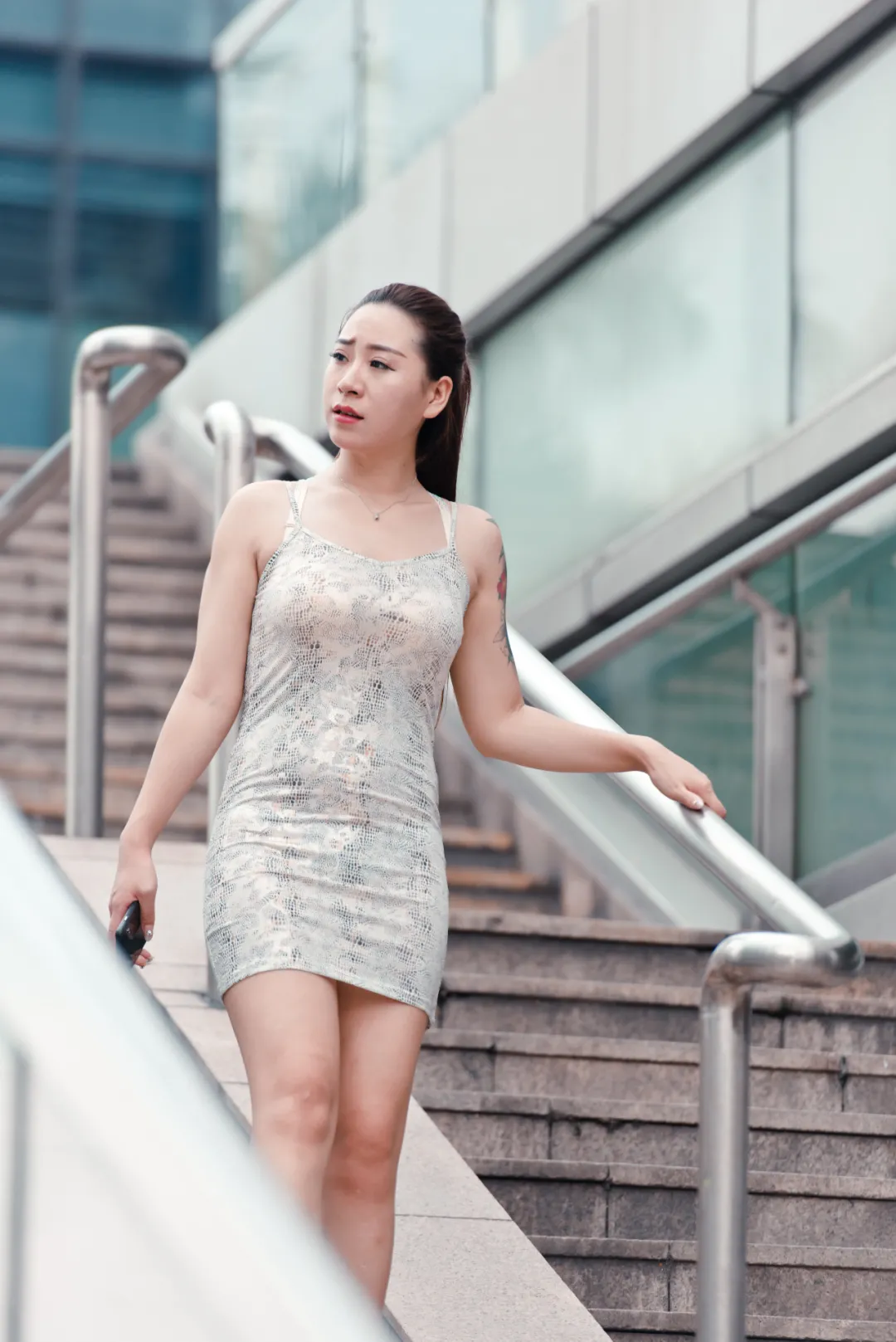 街拍丨绑马尾美女