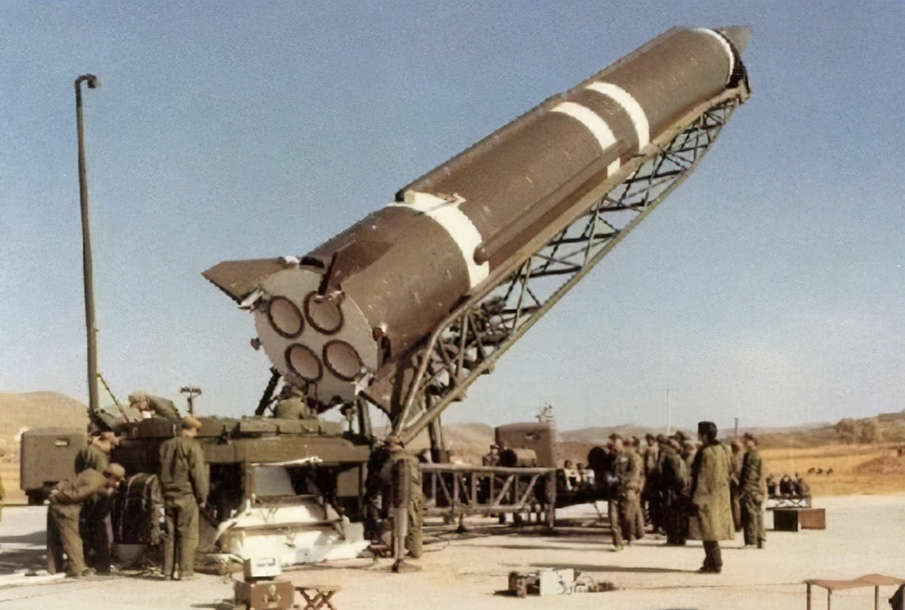 携夫人秘密来到中国,希望购买中国"东风"导弹