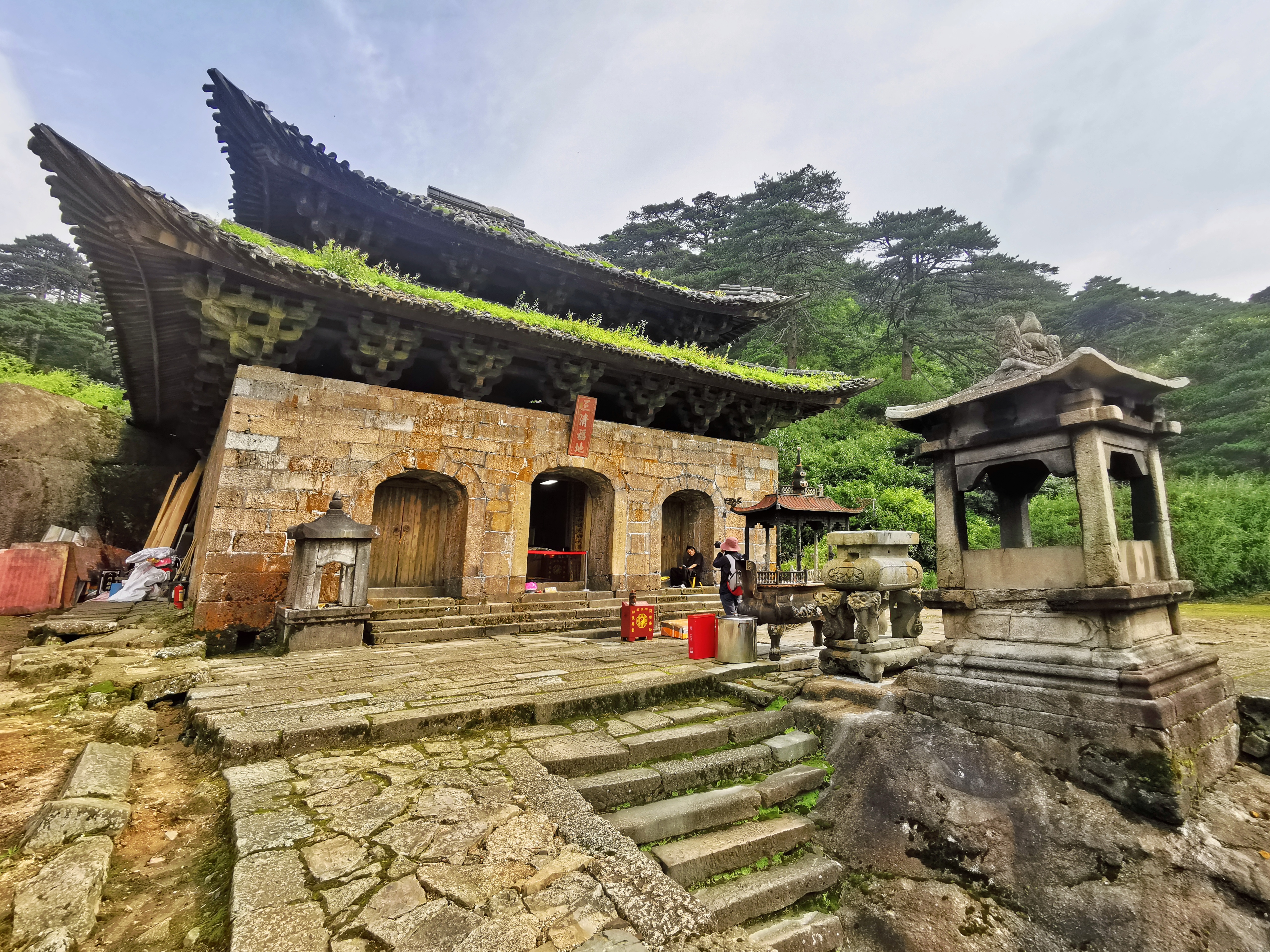 三清山，山迢路遠(yuǎn)，愛如少年