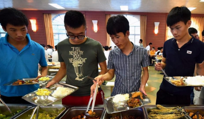 高校食堂WiFi密码火出圈，不是学霸恐怕与网无缘，学生直呼受歧视