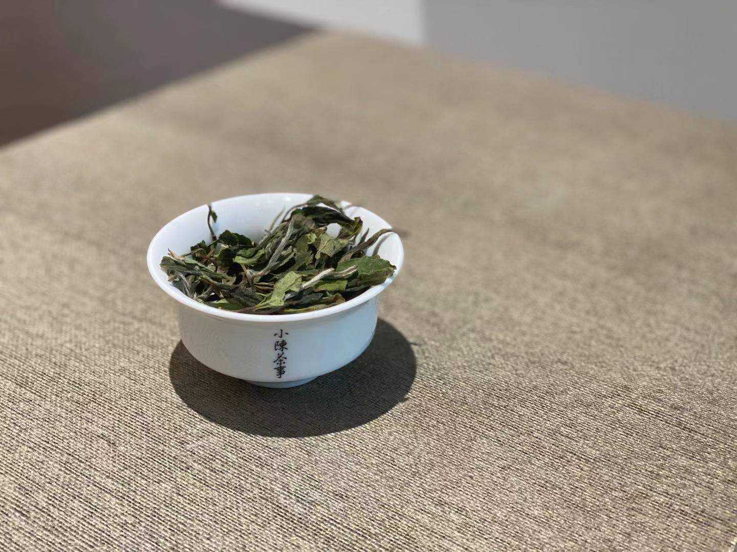 红茶、岩茶、白茶、绿茶，可以存放多长时间？过期了还能喝吗？