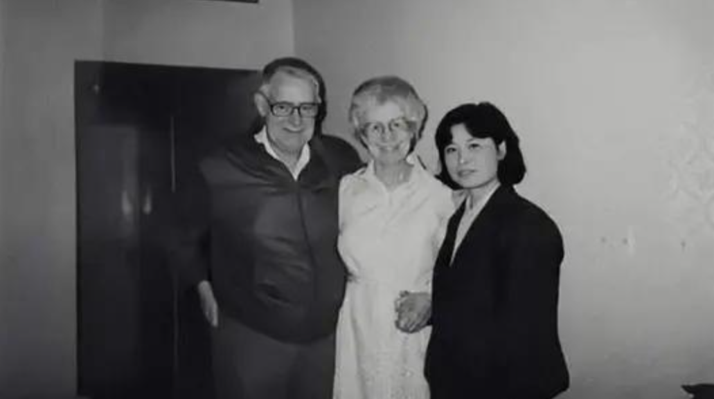 美国夫妻在清华当教授，诡计被学生拆穿后承认：我们是美国间谍