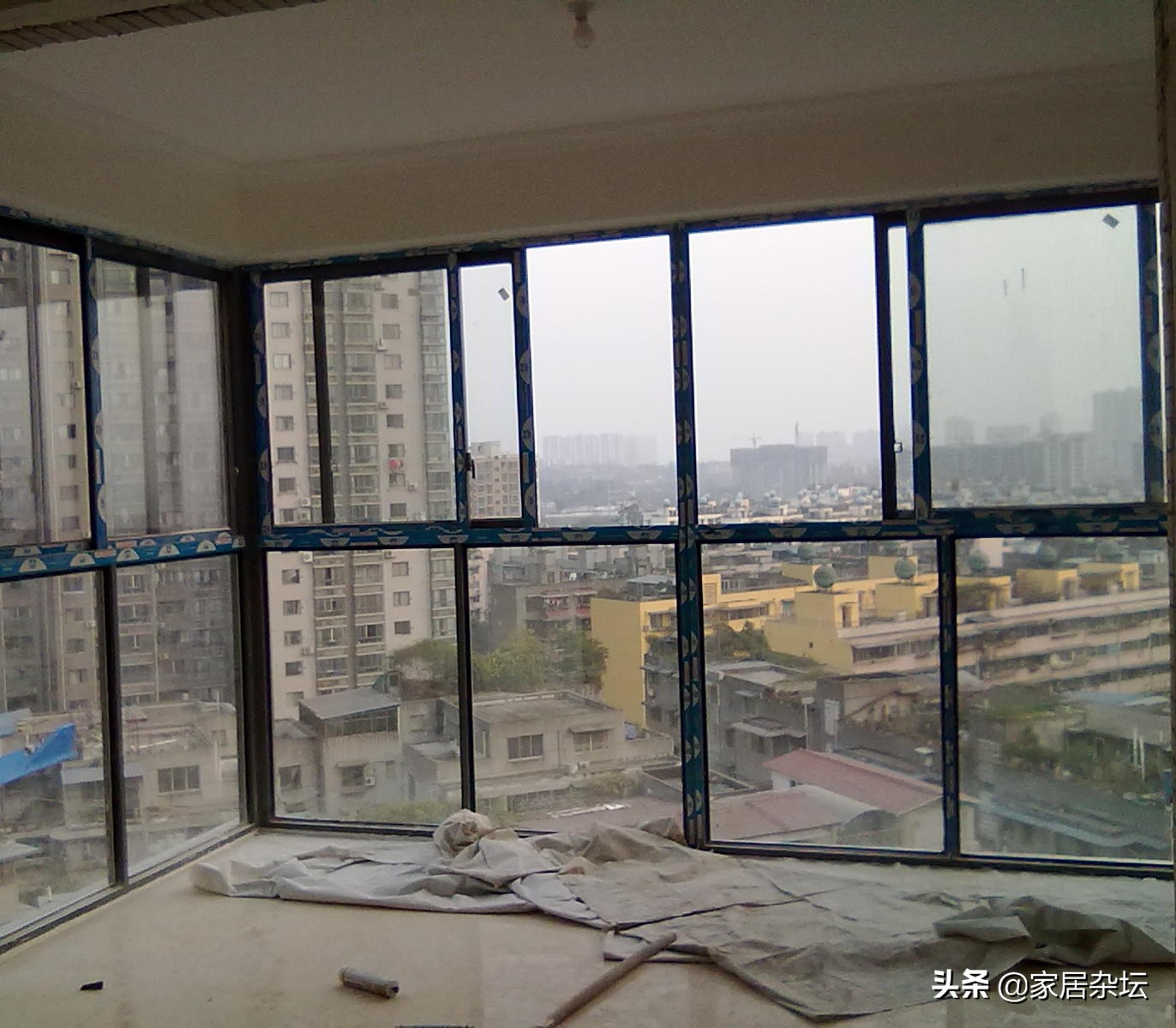 装修封阳台，就从这2种材料中选择，但是要考虑4个因素再做选择