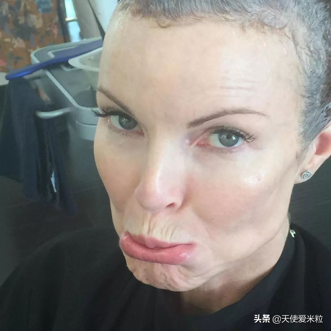 眼泪滴在眼眶里！“绝望主妇”的主角再次相见，癌症和离婚也不妨碍玫瑰。