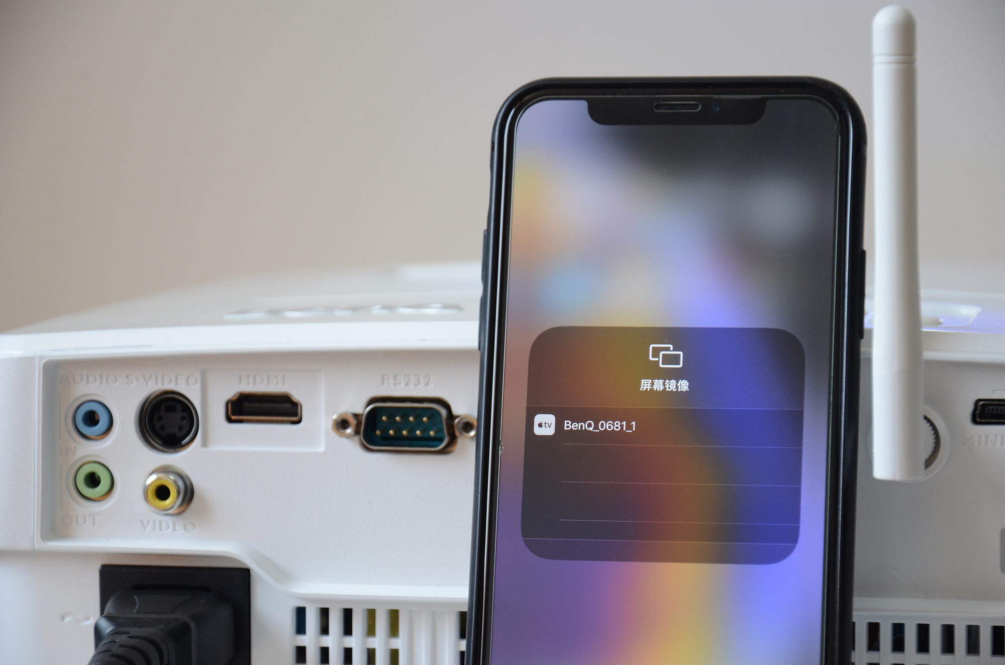 明基E500无线投屏功能简评：iPhone手机使用效果最佳？