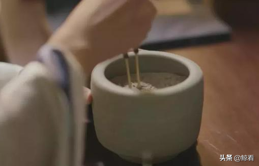 炉烟袅孤碧，云缕霏数千，焚一炉香窥尽古代文青的精致香生活