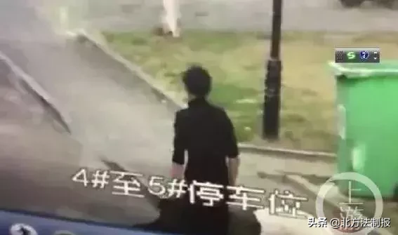 女子遛3只狗不牵绳！湖北男子遭狗撕咬下体受伤严重，缝了30多针