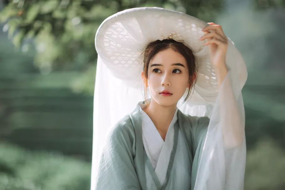 人生没有不幸福，只有不知足