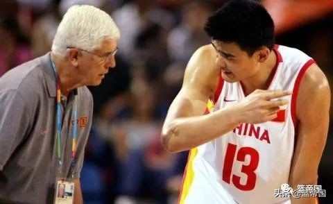 nba教练组包括哪些人(梳理男篮教练组变化史：三次变革，与NBA依然存在差距)