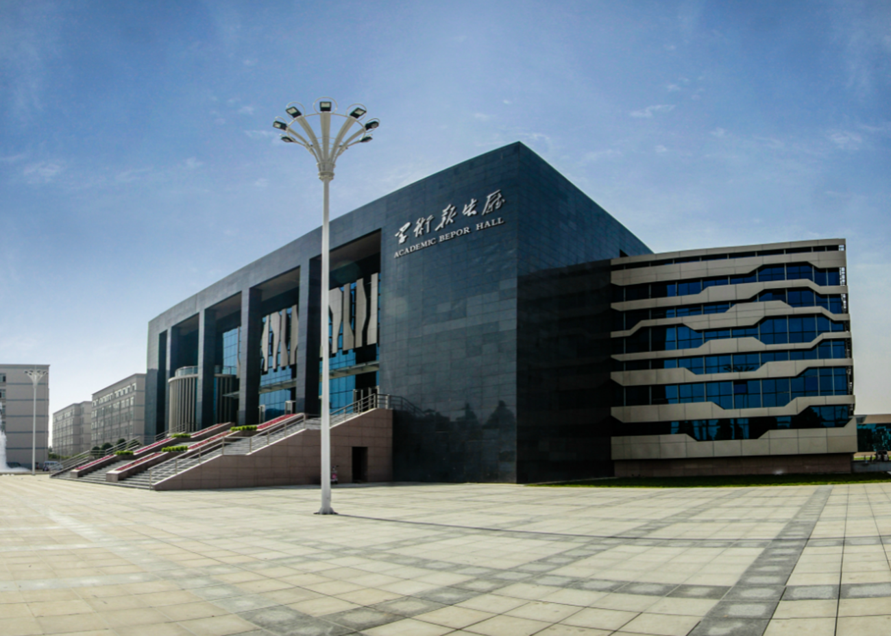 广东2所大学招生遇冷，9000个招生名额无人问津，投档线低至148分