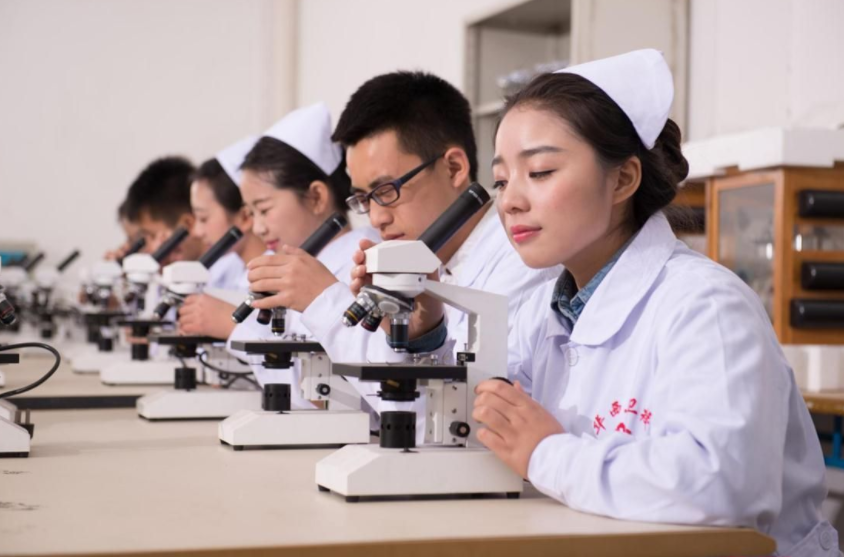 医学类就业前景好的专业排名，临床医学稳居榜首，护理学紧跟其后