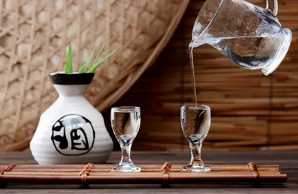酒香氤氲，岁月凝醇，一盏倾尽人间烟火