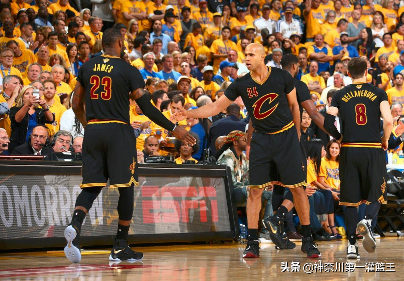 2016NBA谁赢了(2016年总决赛，詹姆斯场均29.7分拿到FMVP，欧文的表现如何？)