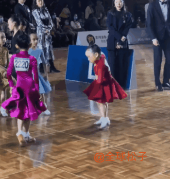 6岁的女孩跳拉丁舞很受欢迎，采访时面对面很难受的洋子，坦率地说自己更漂亮。
