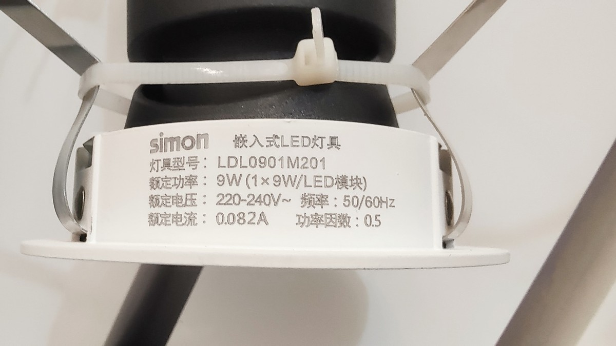 灯下太刺眼，角落有阴影，你真正需要的，是无主灯的装修