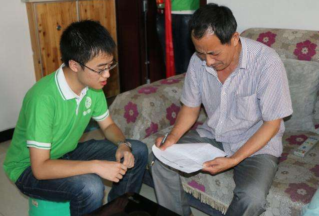 顺利考上二本，一年学费竟要2万8，普通家庭学生到底该不该去上