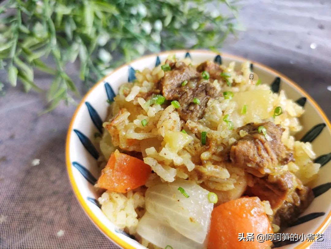 只要电饭煲就能做的咖喱饭，简单又好吃，快手还美味，适合新手党