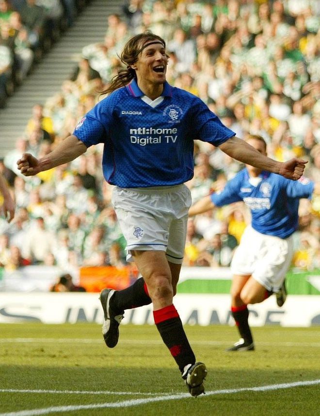 2010年世界杯段暄（百米10.07秒的足坛奇人！与马拉多纳激吻6分钟，惹怒妻子）