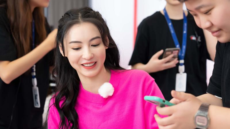 到底是谁在为明星直播带货“撑腰”？