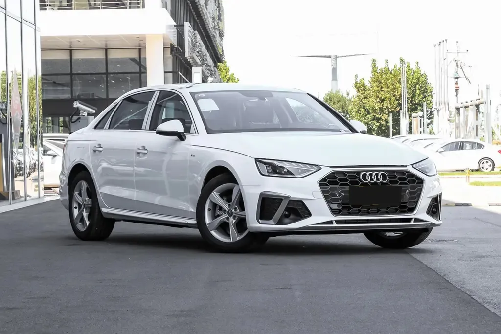 豪华车奥迪A4L，中配190马力+8个安全气囊，售价25.53万起