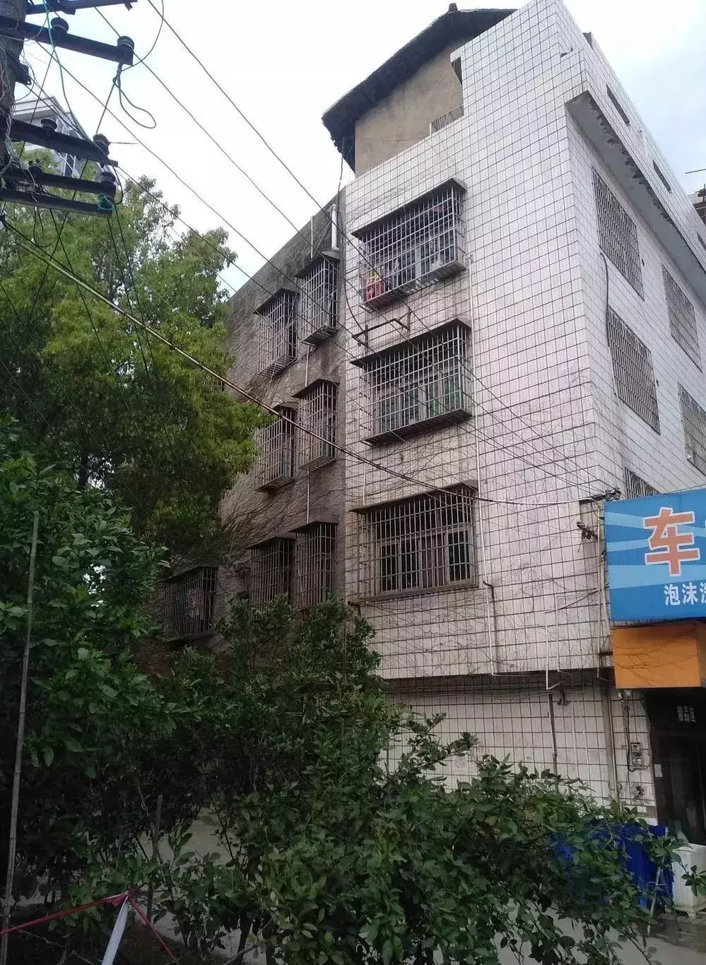 扑朔迷离！重点高中学生手脚被缚、头套塑料袋死于家中，死前曾在网上搜…