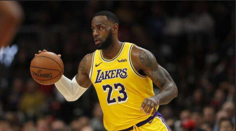 NBA全明星2020see(全明星致敬科比，场上留出科比和女儿Gigi位置，詹姆斯默默流泪)