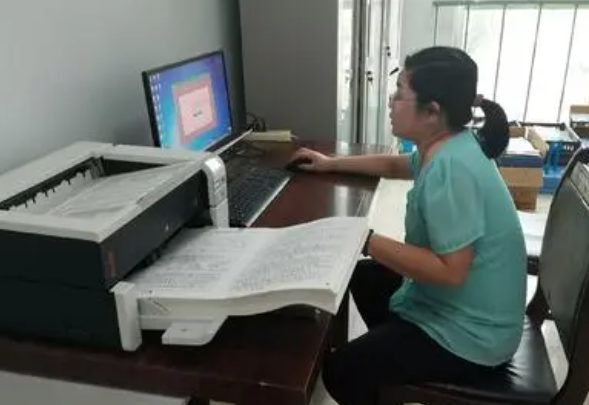 高考的答题卡扫描过程曝光，不少人觉得老师省事了，学生可苦了