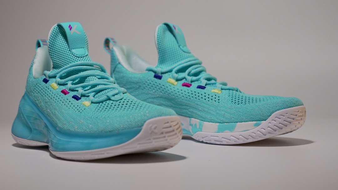 安踏kt4汤普森篮球鞋男鞋(kt4轻骑兵开箱:300元透气轻质的安踏,认"针"