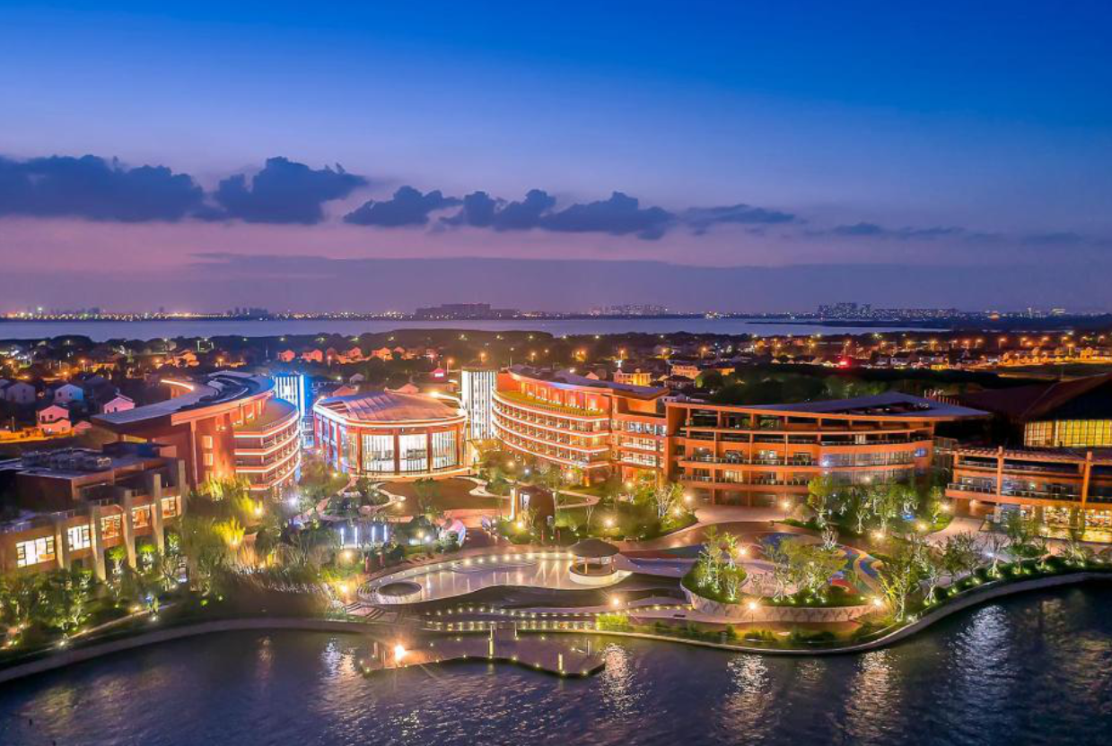 旅游度假必选的四个酒店，还提供可托管的室内儿童俱乐部