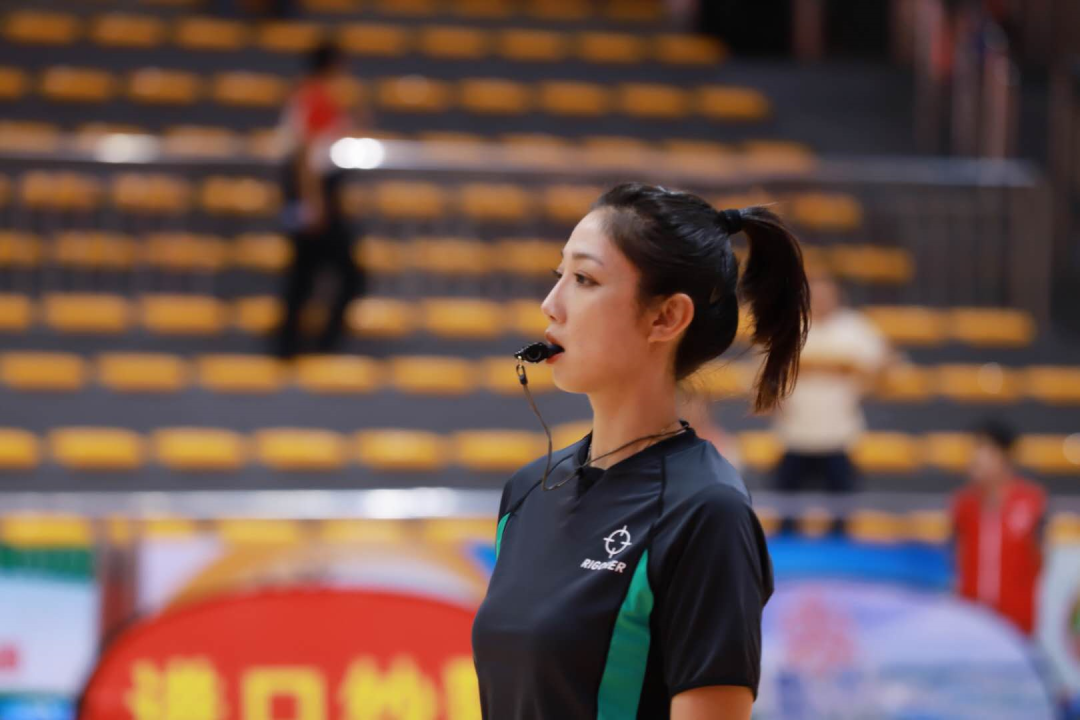 篮球裁判对身高有限制吗(又美又能打!