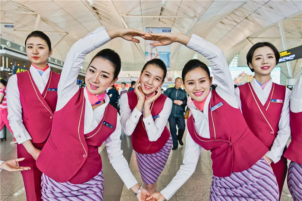 中国十大航空公司盘点，你喜欢的空姐在哪里？