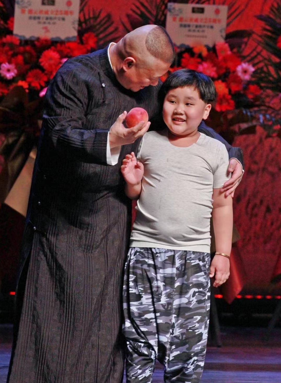 安迪同款手镯多少钱郭德纲6岁小儿子长大啦