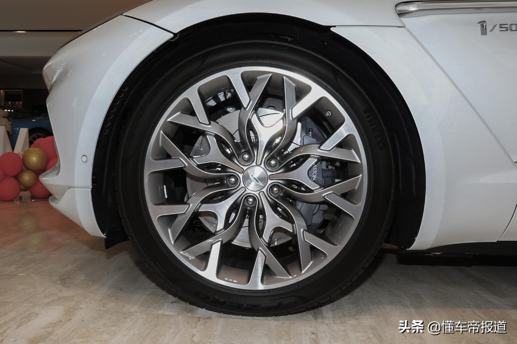 新车｜售212.8万，阿斯顿·马丁SUV推特别版，限500辆