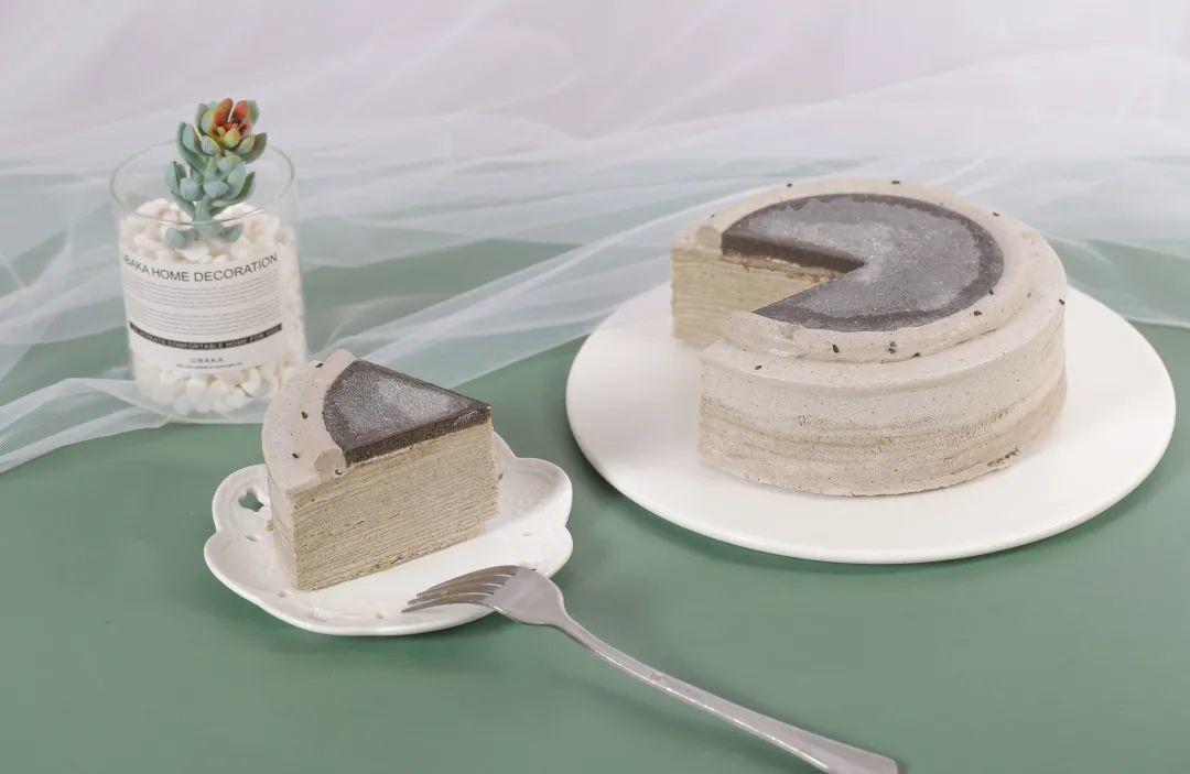 切蛋糕时怎么做可以使切口平整且不粘
