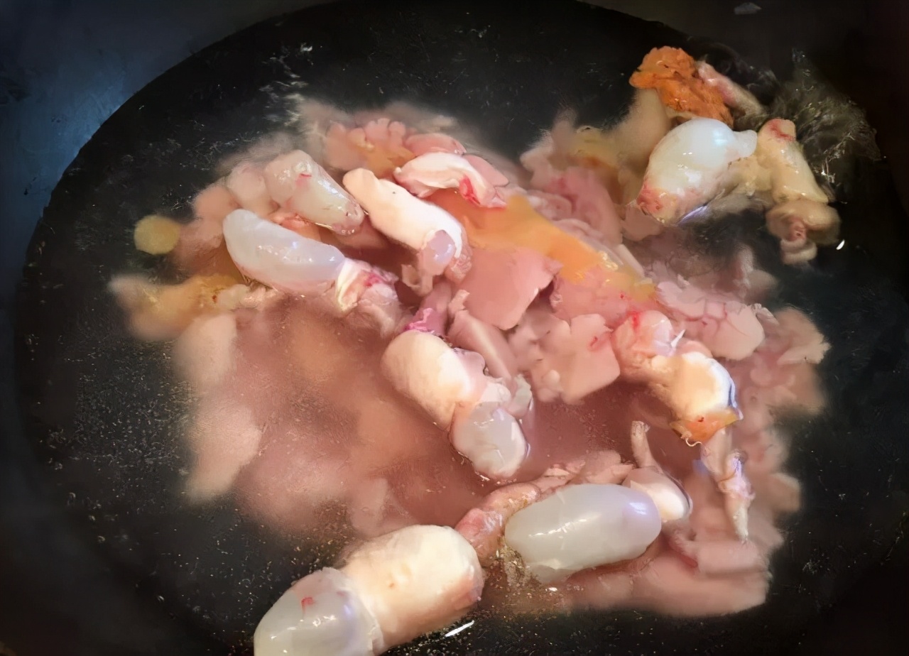 湖北人最爱的红烧鱼杂火锅，这种美食天越冷吃起来越过瘾