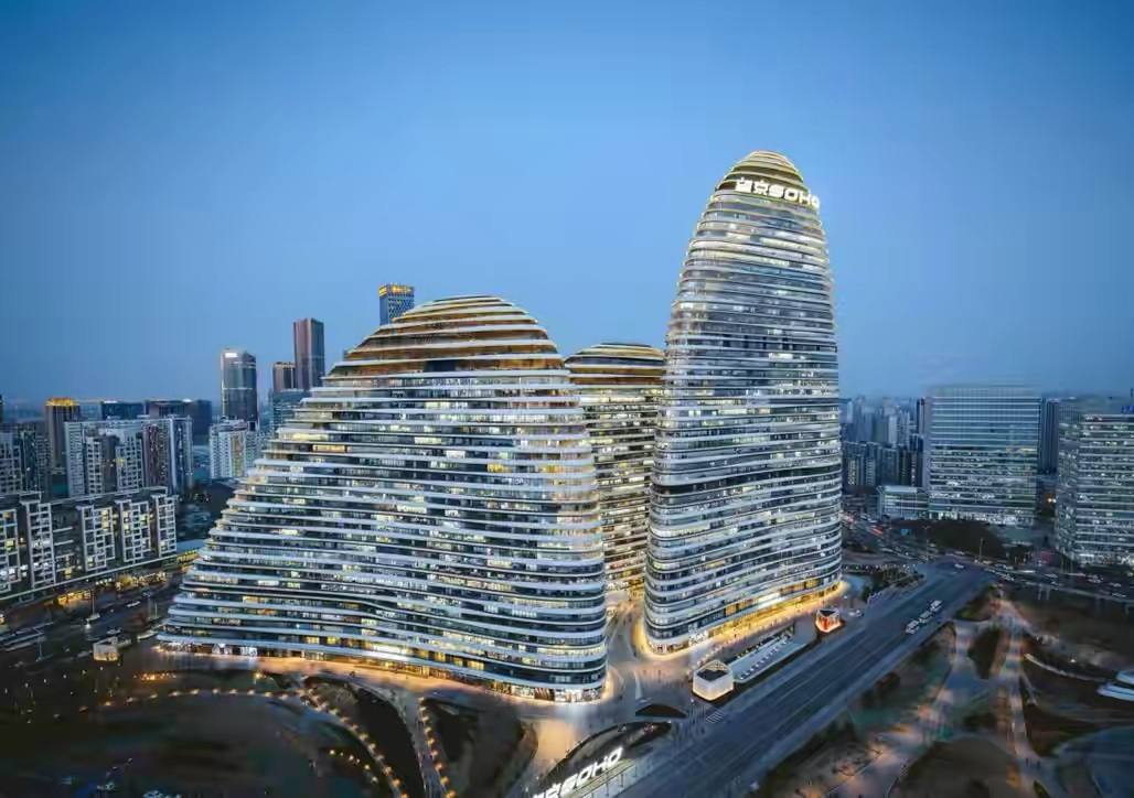 潘石屹夫妻俩走的“路子”，连曹德旺都看不清