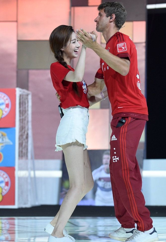 马凡舒走秀比赛视频未删减版（被誉为世界杯最美女主持，省第一成绩考入名校，25岁透漏择偶标准）