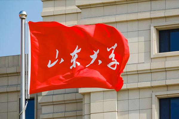 QS2022中国大学排名，清华大学强势登顶，人民大学仅排36引争议